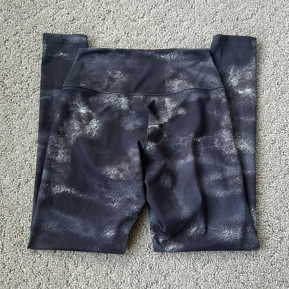 Nike One Dri-Fit High-Waisted 7/8 Printed Leggings Smoke Active Tights SM NWOT - Picture 11 of 12